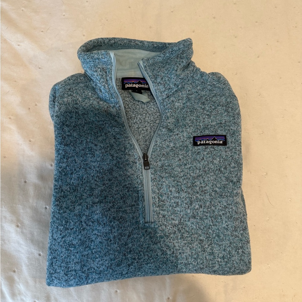 Patagonia quarter zip
In person it’s like a teal blue mint